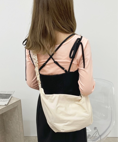 apres jour(アプレジュール)の「ギャザーショルダーBAG【ZOZOTOWN限定アイテム】(ショルダーバッグ・レディース・アイボリー/カーキ/ブラック・フリ-)」の15枚目の写真