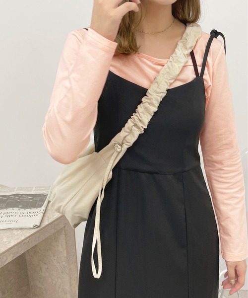 apres jour(アプレジュール)の「ギャザーショルダーBAG【ZOZOTOWN限定アイテム】(ショルダーバッグ・レディース・アイボリー/カーキ/ブラック・フリ-)」の12枚目の写真