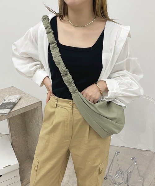 apres jour(アプレジュール)の「ギャザーショルダーBAG【ZOZOTOWN限定アイテム】(ショルダーバッグ・レディース・アイボリー/カーキ/ブラック・フリ-)」の16枚目の写真