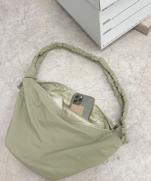 apres jour(アプレジュール)の「ギャザーショルダーBAG【ZOZOTOWN限定アイテム】(ショルダーバッグ・レディース・アイボリー/カーキ/ブラック・フリ-)」の6枚目の写真