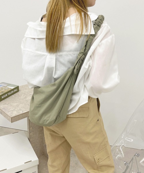 apres jour(アプレジュール)の「ギャザーショルダーBAG【ZOZOTOWN限定アイテム】(ショルダーバッグ・レディース・アイボリー/カーキ/ブラック・フリ-)」の18枚目の写真