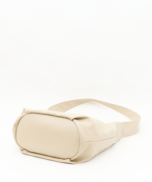 COOCO（クーコ）の「フェイクレザー２ＷＡＹトートバッグ／Ａ４対応（トートバッグ・レディース・ブラック/グリーン/アイボリー/キャメル・9）」の14枚目の写真