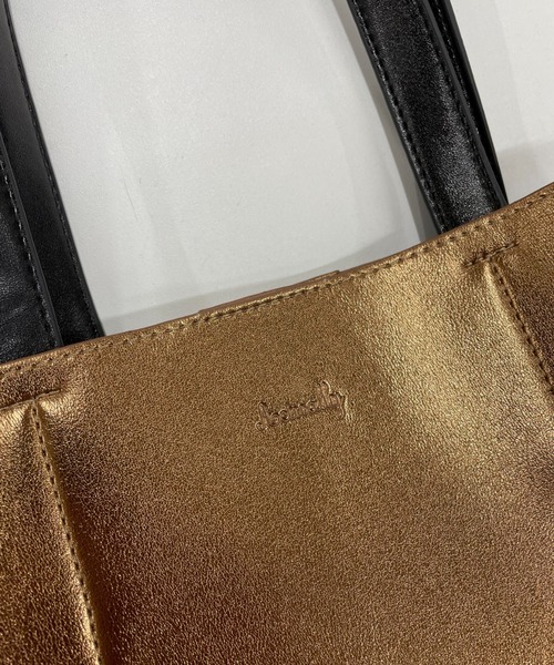 Actually（アクチュアリー）の「メタリックトートM ミニショルダー付き（トートバッグ・レディース・ブロンズ/ブラック・フリー）」の6枚目の写真