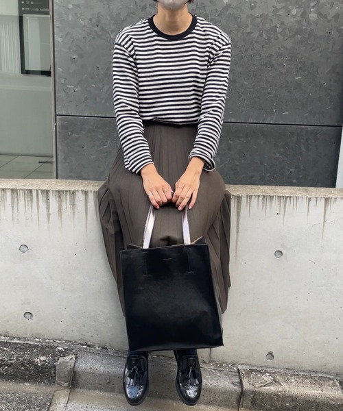 Actually（アクチュアリー）の「メタリックトートM ミニショルダー付き（トートバッグ・レディース・ブロンズ/ブラック・フリー）」の8枚目の写真