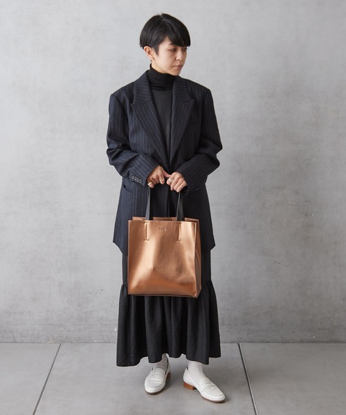 Actually（アクチュアリー）の「メタリックトートM ミニショルダー付き（トートバッグ・レディース・ブロンズ/ブラック・フリー）」の12枚目の写真