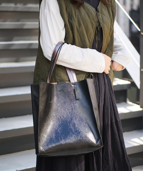 Actually（アクチュアリー）の「メタリックトートM ミニショルダー付き（トートバッグ・レディース・ブロンズ/ブラック・フリー）」の18枚目の写真