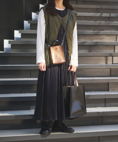 Actually（アクチュアリー）の「メタリックトートM ミニショルダー付き（トートバッグ・レディース・ブロンズ/ブラック・フリー）」の16枚目の写真