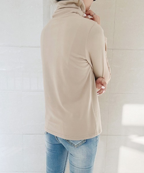 Doux Belle(ドゥーベル)の「裏起毛カットソー タートルネック(Tシャツ/カットソー・レディース・ホワイト/ライトグレー/ブラック/ベージュ/ネイビー・MEDIUM/LARGE)」の7枚目の写真