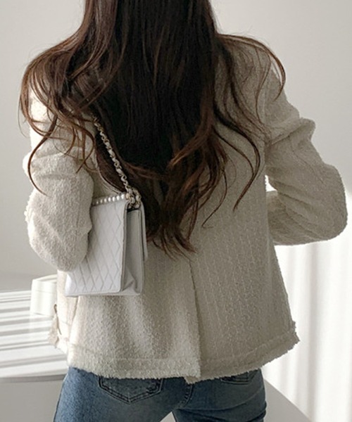 DAY CLOSET（デイ クローゼット）の「レディース ツイード風バックスリットノーカラージャケット（ノーカラージャケット・レディース・オフホワイト・S/M）」の4枚目の写真