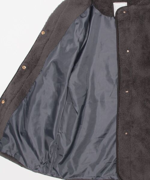 Te chichi TERRASSE(テチチテラス)の「ボアブルゾン(ブルゾン・レディース・チャコール/モカ/オフホワイト・フリ-)」の5枚目の写真