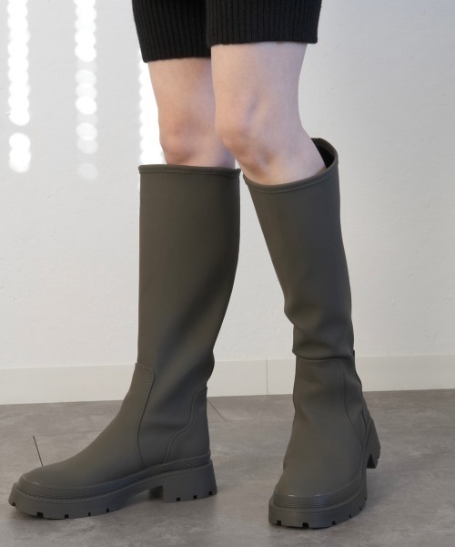 Reurie'(レウリィ)の「ラバーロングブーツ(ブーツ・レディース・ブラック/カーキ・23.5cm/24.0cm/23.0cm/24.5cm)」の3枚目の写真