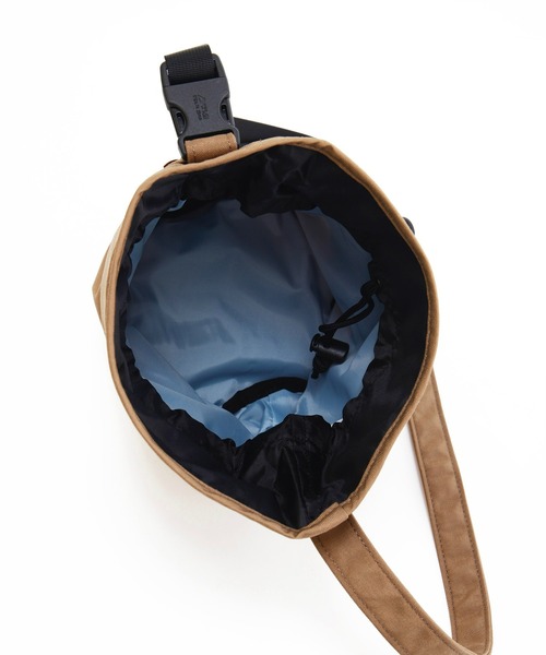 KELTY（ケルティ）の「【500mlペットボトル収納可】 2WAY ラウンドボトムトート/ショルダーバック（ショルダーバッグ・レディース・ブラック/モカ/タン/セージグリーン/ネイビー/マスタード/ブラウン系その他/オリーブ/ダークグレー・FREE）」の19枚目の写真