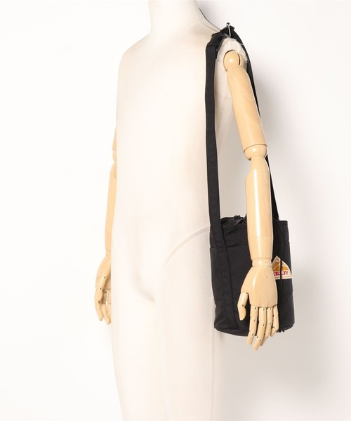 KELTY（ケルティ）の「【500mlペットボトル収納可】 2WAY ラウンドボトムトート/ショルダーバック（ショルダーバッグ・レディース・ブラック/モカ/タン/セージグリーン/ネイビー/マスタード/ブラウン系その他/オリーブ/ダークグレー・FREE）」の18枚目の写真