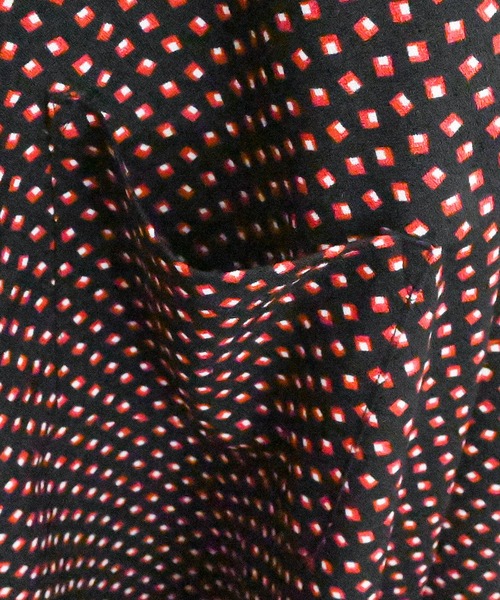 Anytime Songs（エニータイムソングス）の「ポリ総柄プリント(B柄) ドロップショルダー LSシャツ（シャツ/ブラウス・メンズ・ブラック/ブラウン/ホワイト・MEDIUM/LARGE/X-LARGE）」の11枚目の写真