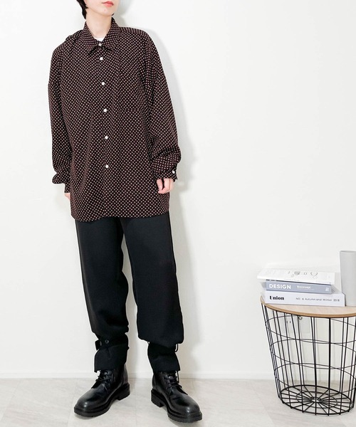 Anytime Songs（エニータイムソングス）の「ポリ総柄プリント(B柄) ドロップショルダー LSシャツ（シャツ/ブラウス・メンズ・ブラック/ブラウン/ホワイト・MEDIUM/LARGE/X-LARGE）」の5枚目の写真