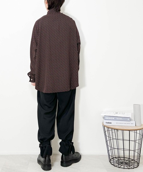 Anytime Songs（エニータイムソングス）の「ポリ総柄プリント(B柄) ドロップショルダー LSシャツ（シャツ/ブラウス・メンズ・ブラック/ブラウン/ホワイト・MEDIUM/LARGE/X-LARGE）」の7枚目の写真