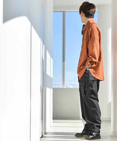 Anytime Songs（エニータイムソングス）の「ポリ総柄プリント(B柄) ドロップショルダー LSシャツ（シャツ/ブラウス・メンズ・ブラック/ブラウン/ホワイト・MEDIUM/LARGE/X-LARGE）」の19枚目の写真