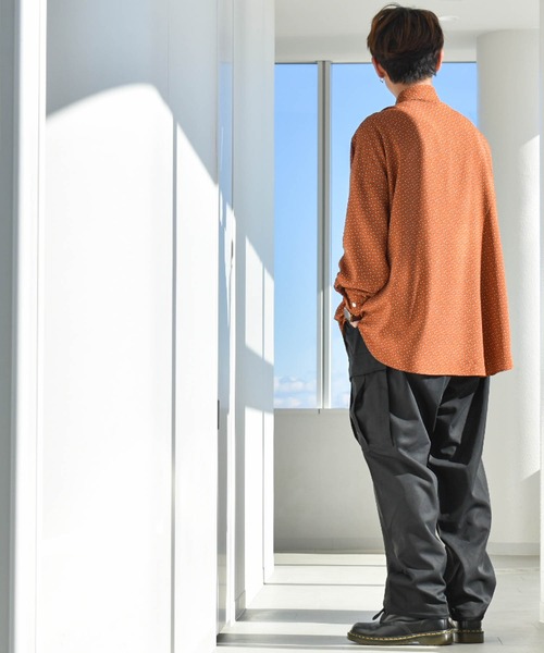 Anytime Songs（エニータイムソングス）の「ポリ総柄プリント(B柄) ドロップショルダー LSシャツ（シャツ/ブラウス・メンズ・ブラック/ブラウン/ホワイト・MEDIUM/LARGE/X-LARGE）」の20枚目の写真