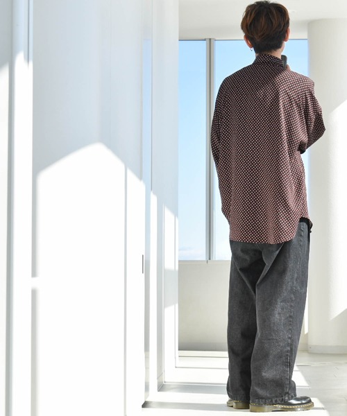 Anytime Songs（エニータイムソングス）の「ポリ総柄プリント(B柄) ドロップショルダー LSシャツ（シャツ/ブラウス・メンズ・ブラック/ブラウン/ホワイト・MEDIUM/LARGE/X-LARGE）」の17枚目の写真