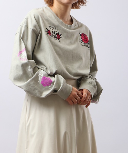 spiritoso(スピリトーゾ)の「spiritoso ネオメタルプリントロンT 長袖(Tシャツ/カットソー・レディース・オフホワイト/オリーブ・F)」の2枚目の写真