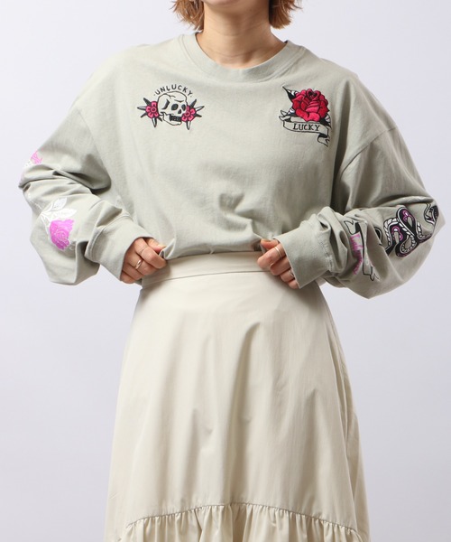 spiritoso(スピリトーゾ)の「spiritoso ネオメタルプリントロンT 長袖(Tシャツ/カットソー・レディース・オフホワイト/オリーブ・F)」の4枚目の写真