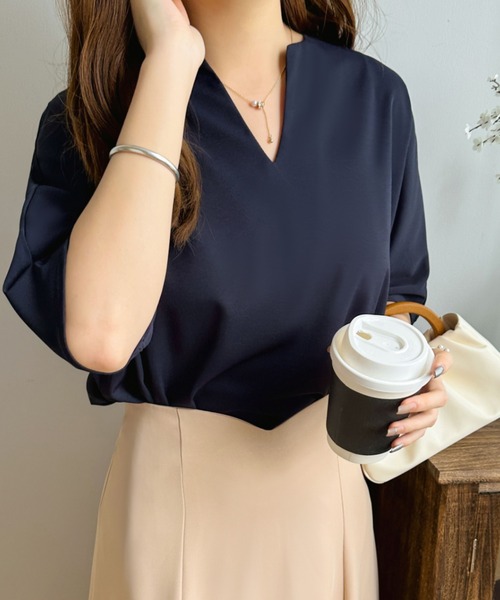 ECLIN（エクラン）の「五分袖キーネックブラウス（シャツ/ブラウス・レディース・ホワイト/ブラック/ネイビー/ライトグリーン/ブルーグレー・M/L）」の17枚目の写真