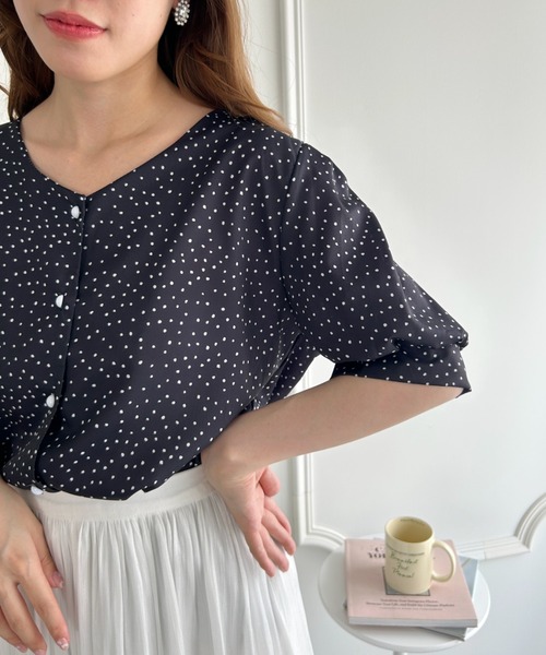 Loueme（ルエム）の「ニュアンスドットノーカラーブラウス（シャツ/ブラウス・レディース・ブラック/アイボリー・FREE）」の9枚目の写真