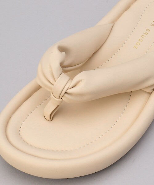 ATELIER BRUGGE（アトリエブルージュ）の「ATELIER BRUGGE/アトリエブルージュ Bulky thong sandals / バルキートングサンダル（サンダル・レディース・ブラック/オフホワイト・MEDIUM/LARGE/SMALL）」の8枚目の写真