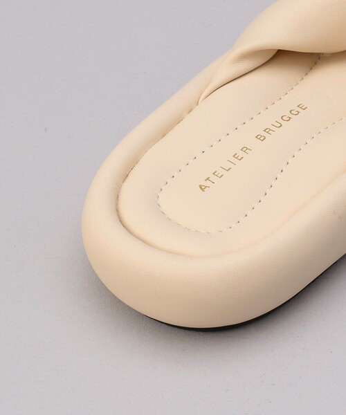 ATELIER BRUGGE（アトリエブルージュ）の「ATELIER BRUGGE/アトリエブルージュ Bulky thong sandals / バルキートングサンダル（サンダル・レディース・ブラック/オフホワイト・MEDIUM/LARGE/SMALL）」の9枚目の写真