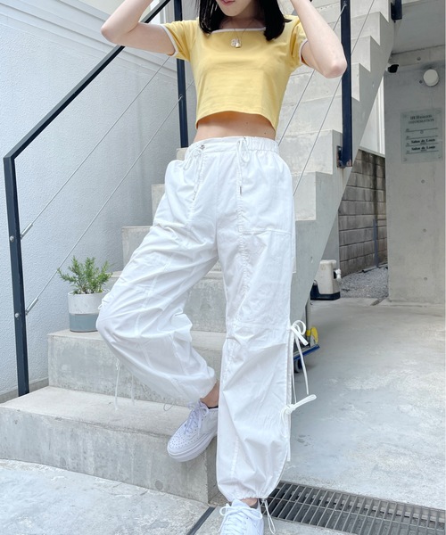 one way(ワンウェイ)の「バイカラーパイピングTシャツ(Tシャツ/カットソー・レディース・ブラック/ホワイト/ライトイエロー/ライトグリーン・FREE)」の16枚目の写真