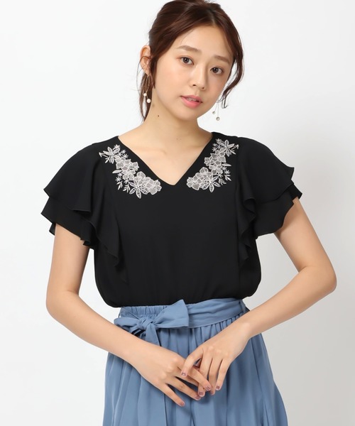 MISCH MASCH(ミッシュマッシュ)の「■2023春夏新作■カバーリングフラワー刺しゅうブラウス/MM318119(シャツ/ブラウス・レディース・ブラック/ホワイト/ピンク/ライトブルー/ピンク系・M)」の1枚目の写真