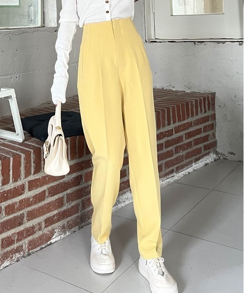 ad thie(アドティエ)の「テーパードパンツ ダーツ センタープレス カラー ダーツ 立体(その他パンツ・レディース・アイボリー/ライトグリーン/イエロー/ブラック/ピンク/ライトブルー/サーモンピンク・MEDIUM/LARGE/SMALL)」の5枚目の写真