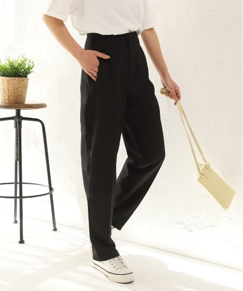 ad thie(アドティエ)の「テーパードパンツ ダーツ センタープレス カラー ダーツ 立体(その他パンツ・レディース・アイボリー/ライトグリーン/イエロー/ブラック/ピンク/ライトブルー/サーモンピンク・MEDIUM/LARGE/SMALL)」の2枚目の写真
