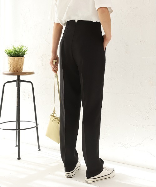 ad thie(アドティエ)の「テーパードパンツ ダーツ センタープレス カラー ダーツ 立体(その他パンツ・レディース・アイボリー/ライトグリーン/イエロー/ブラック/ピンク/ライトブルー/サーモンピンク・MEDIUM/LARGE/SMALL)」の9枚目の写真