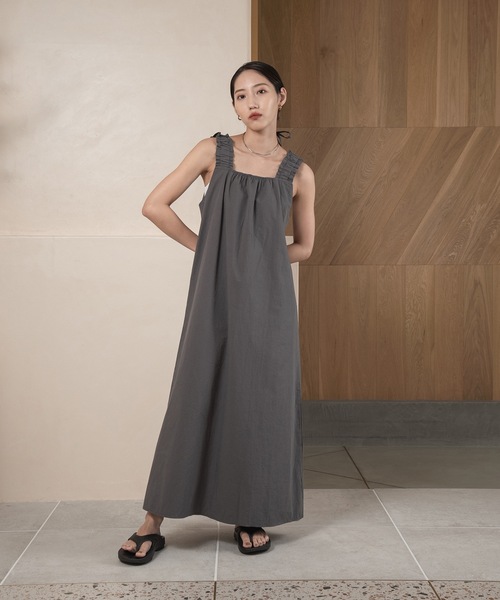 lawgy(ラウジー)の「gather shoulder op(ワンピース・レディース・グレー/ホワイト・FREE)」の2枚目の写真