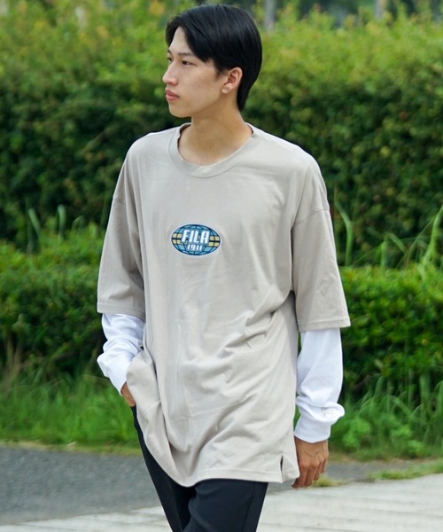 FILA(フィラ)の「【FILA/フィラ】フェイクレイヤード 胸ワンポイント刺繍 ロンT ドロップショルダー ストリート ビッグシルエット(Tシャツ/カットソー・メンズ・ダークグリーン/ブラック/ライトベージュ・MEDIUM/LARGE/X-LARGE)」の3枚目の写真