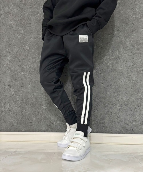 THE CASUAL（カジュアル）の「切り替えライン　テックパンツ（スウェットパンツ・キッズ・チャコール/ベージュ/ネイビー/ブラック系/杢グレー/グレー系/ネイビー系/グレー系1/ベージュ系/ブラック・120cm/130cm/140cm/150cm/160cm/110cm）」の3枚目の写真