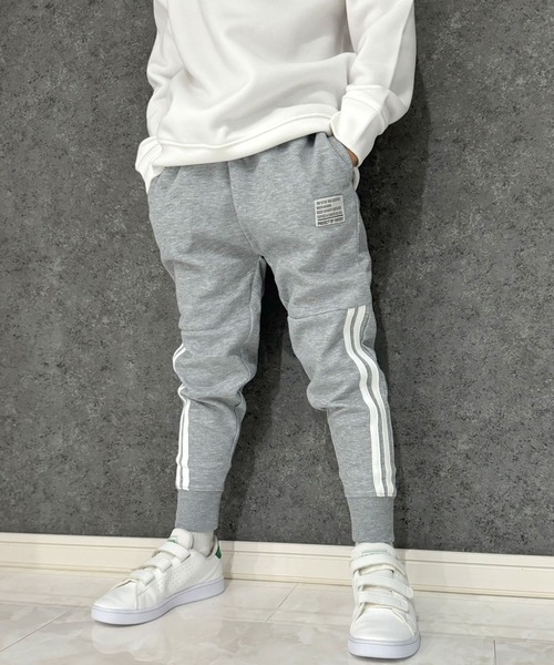 THE CASUAL（カジュアル）の「切り替えライン　テックパンツ（スウェットパンツ・キッズ・チャコール/ベージュ/ネイビー/ブラック系/杢グレー/グレー系/ネイビー系/グレー系1/ベージュ系/ブラック・120cm/130cm/140cm/150cm/160cm/110cm）」の6枚目の写真