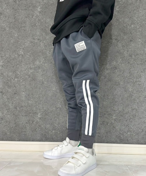 THE CASUAL（カジュアル）の「切り替えライン　テックパンツ（スウェットパンツ・キッズ・チャコール/ベージュ/ネイビー/ブラック系/杢グレー/グレー系/ネイビー系/グレー系1/ベージュ系/ブラック・120cm/130cm/140cm/150cm/160cm/110cm）」の7枚目の写真