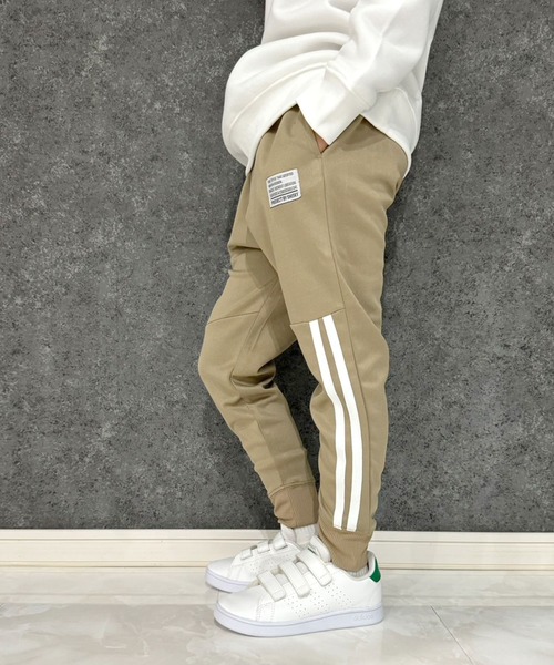 THE CASUAL（カジュアル）の「切り替えライン　テックパンツ（スウェットパンツ・キッズ・チャコール/ベージュ/ネイビー/ブラック系/杢グレー/グレー系/ネイビー系/グレー系1/ベージュ系/ブラック・120cm/130cm/140cm/150cm/160cm/110cm）」の8枚目の写真