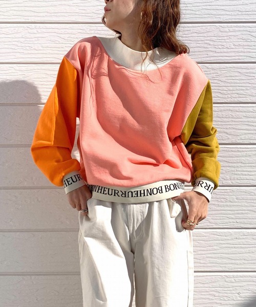 Q（キュー）の「リブロゴ配色トレーナー（スウェット・レディース・ピンク系/グレー系・MEDIUM）」の2枚目の写真