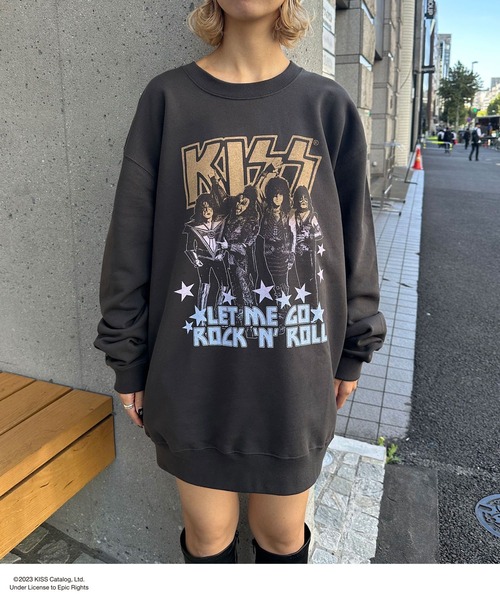 CIAOPANIC（チャオパニック）の「【ユニセックス】【KISS/キッス】フォトヴィンテージ加工ロックスウェット（スウェット・レディース・チャコールグレー・FREE）」の8枚目の写真