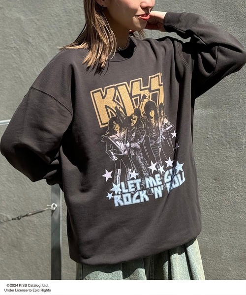 CIAOPANIC（チャオパニック）の「【ユニセックス】【KISS/キッス】フォトヴィンテージ加工ロックスウェット（スウェット・レディース・チャコールグレー・FREE）」の11枚目の写真