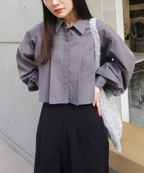 CORNERS（コーナーズ）の「ボリュームスリーブクロップドプリーツブラウス（シャツ/ブラウス・レディース・グレー/ブルー/ブラック/ホワイト・M）」の5枚目の写真