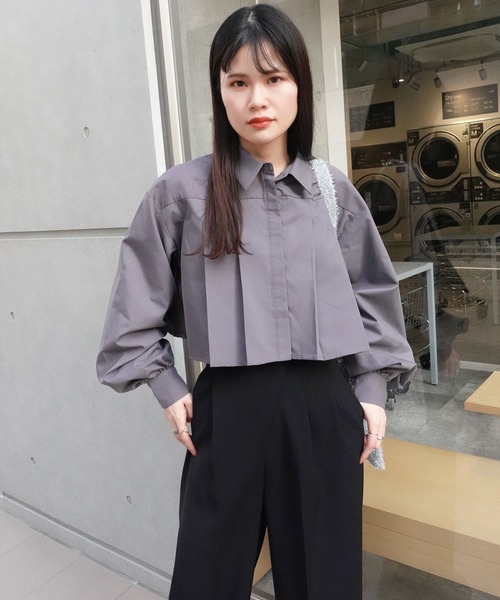 CORNERS（コーナーズ）の「ボリュームスリーブクロップドプリーツブラウス（シャツ/ブラウス・レディース・グレー/ブルー/ブラック/ホワイト・M）」の9枚目の写真