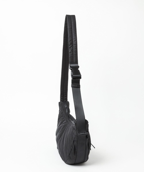 niko and...（ニコアンド）の「オリジナル月型パフショルダーバッグ（ショルダーバッグ・レディース・ブラック/グレー/アイボリー・FREE）」の22枚目の写真