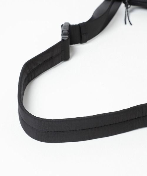 niko and...（ニコアンド）の「オリジナル月型パフショルダーバッグ（ショルダーバッグ・レディース・ブラック/グレー/アイボリー・FREE）」の21枚目の写真