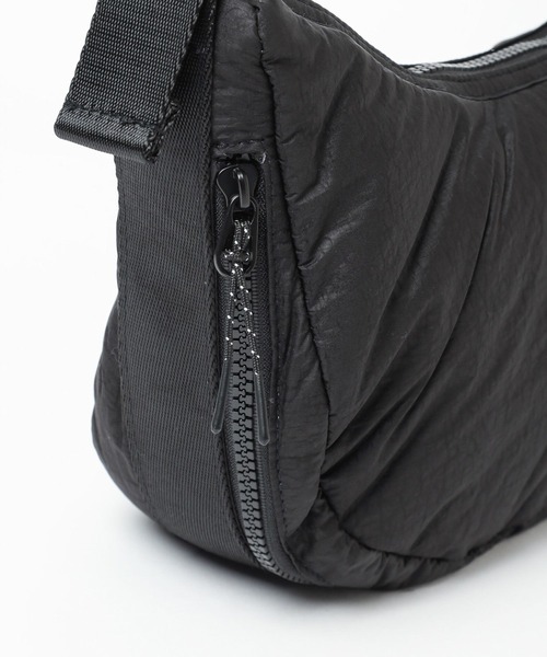 niko and...（ニコアンド）の「オリジナル月型パフショルダーバッグ（ショルダーバッグ・レディース・ブラック/グレー/アイボリー・FREE）」の17枚目の写真