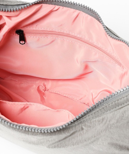 niko and...（ニコアンド）の「オリジナル月型パフショルダーバッグ（ショルダーバッグ・レディース・ブラック/グレー/アイボリー・FREE）」の12枚目の写真