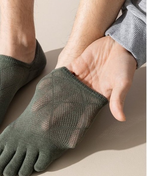 COMON＋（コモンプラス）の「蒸れ防止 甲部分メッシュ5色セット コットン5本指ローソックス（ゴルフグッズ・メンズ・その他・FREE）」の8枚目の写真